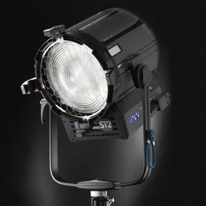  Arri True Blue ST-2 2000W Studio Fresnel Light, Stand Mount (120-240VAC), Black 