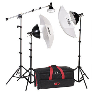  Smith-Victor KT900 3-Light 1250-Watt Thrifty Mini-Boom Kit with Light Cart on Wheels Carrying Case. 