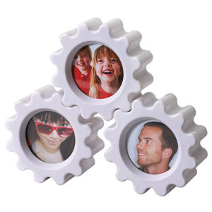 Umbra Gear Frame, Set of Three Molded Stackable Plastic Frames -White: Picture 1 regular
