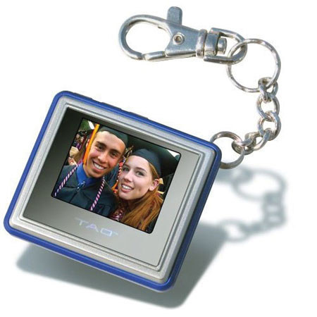 Tao Electronics Music 1.4" Digital Picture Key Chain, Rectangle, with 8 MB Internal Memory image
