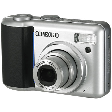 Samsung Digimax S 800 SE Digital Camera Kit, 8.0 Megapixel, 3x Optical Zoom, 5x Digital Zoom, 2.4" LCD Screen, Silver image