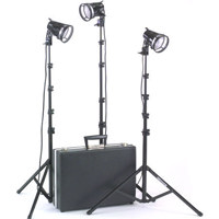 

Smith-Victor K2RA 3 700SG Quartz Light, 1800-Watt Location Kit with 650 Attache Carrying Case.