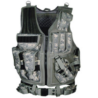 

UTG 547 Law Enforcement Tactical Vest, Right Handed, Army Digital
