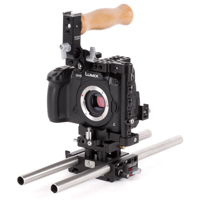 

Wooden Camera Panasonic GH5 Unified Accessory Kit (Base), Includes Unified DSLR Cage (Small), 15mm Baseplate and 2x 15mm Rod