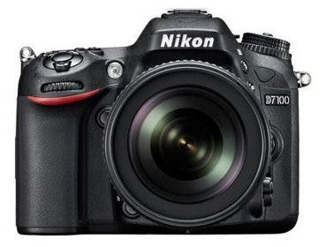 Nikon D7100 with 18-105mm kit zoom lens