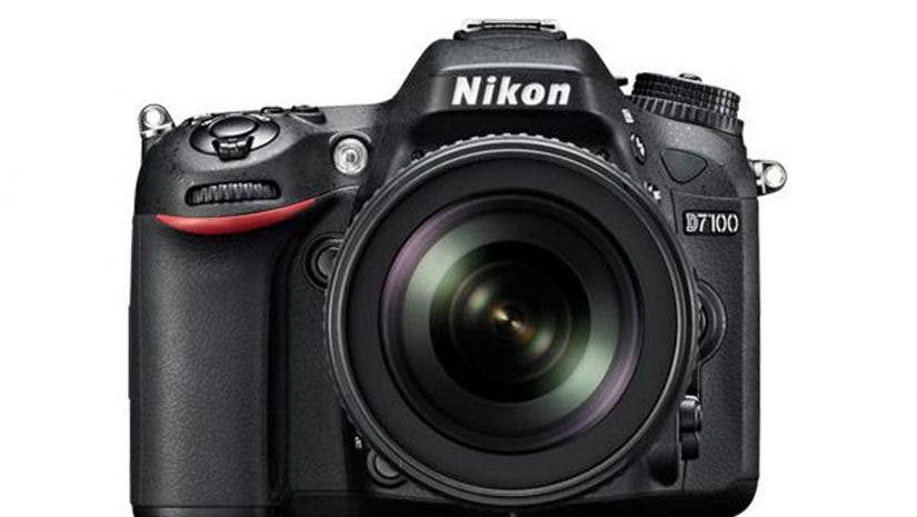 Nikon D7100 with 18-105mm kit zoom lens