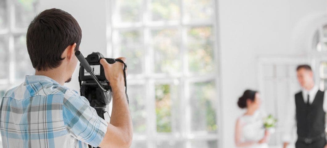 Essential Equipment For Beginner Wedding Photographers Expert Essential Equipment For Beginner Wedding Photographers