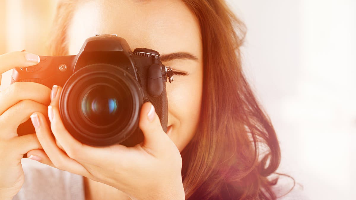 woman with dslr camera