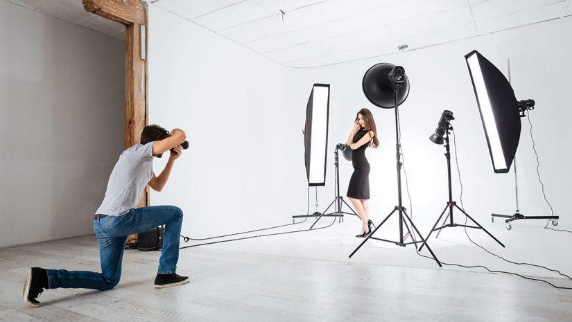 photographer model studio lighting