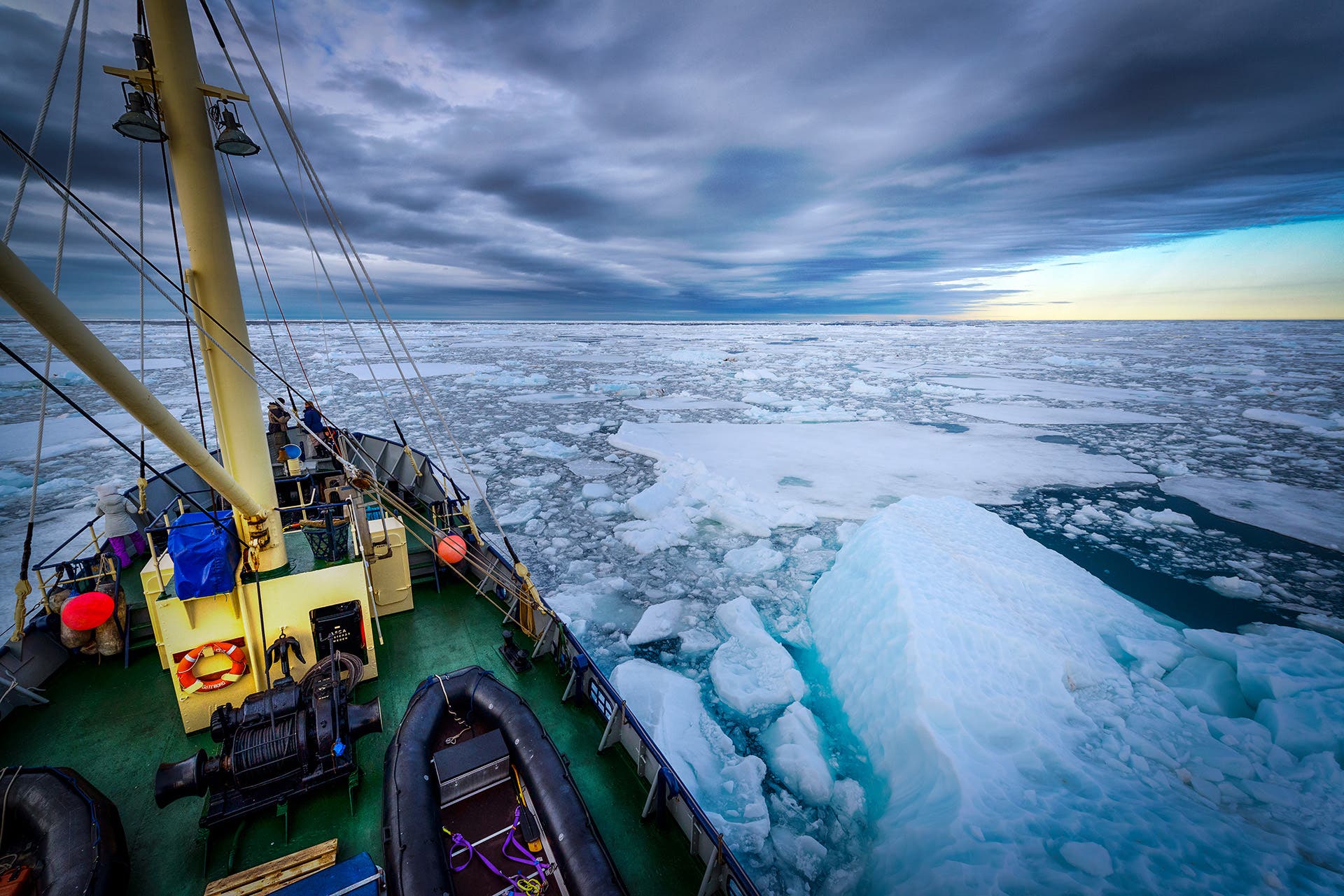 Breaking through the arctic ice north east of Spitsbergen in the HMS Stockholm