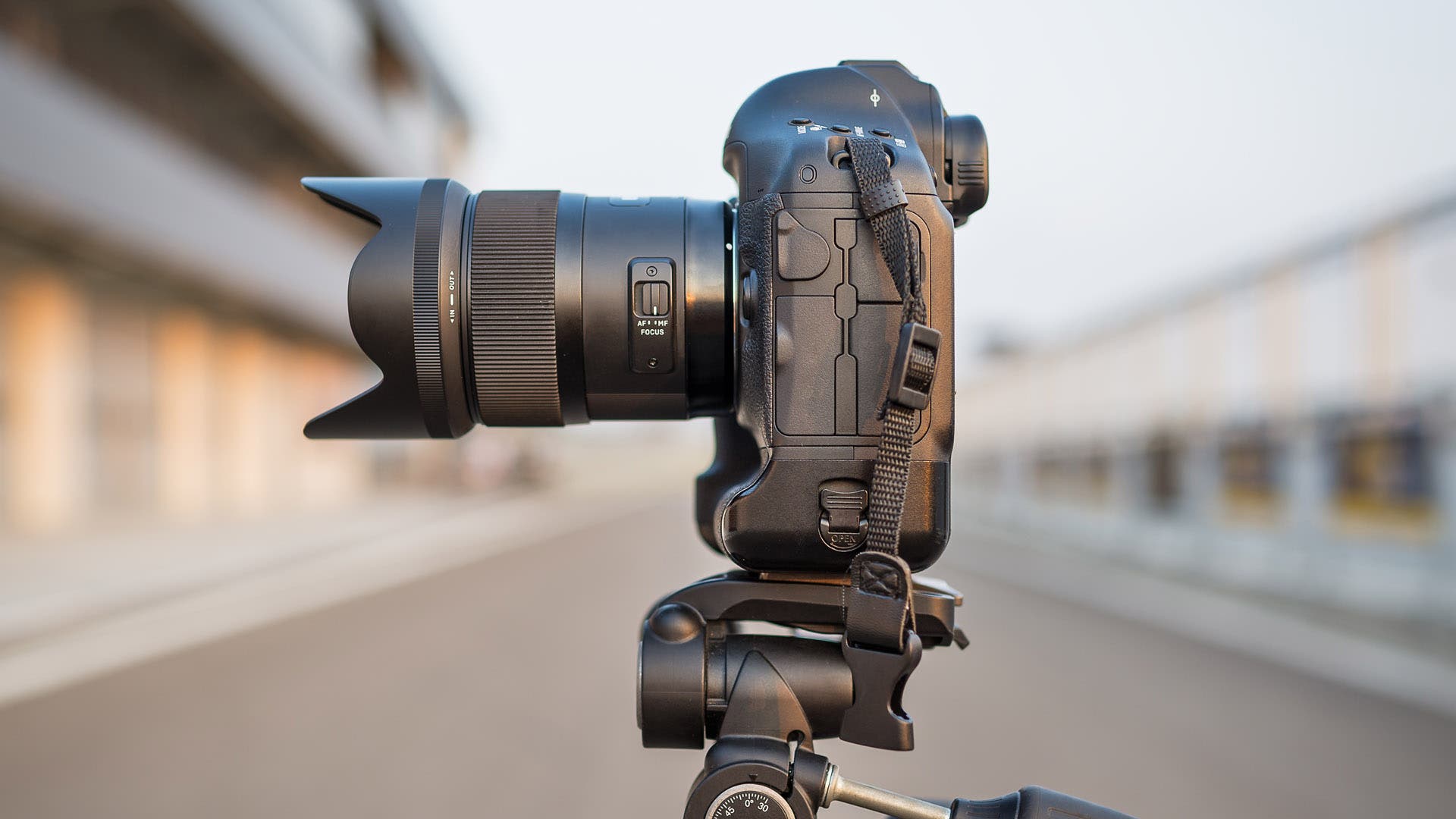 Featured image of post Best Dslr Camera For Video And Photography : Generally speaking, a mirrorless camera will be significantly smaller and lighter than a dslr, but with equivalent image quality.