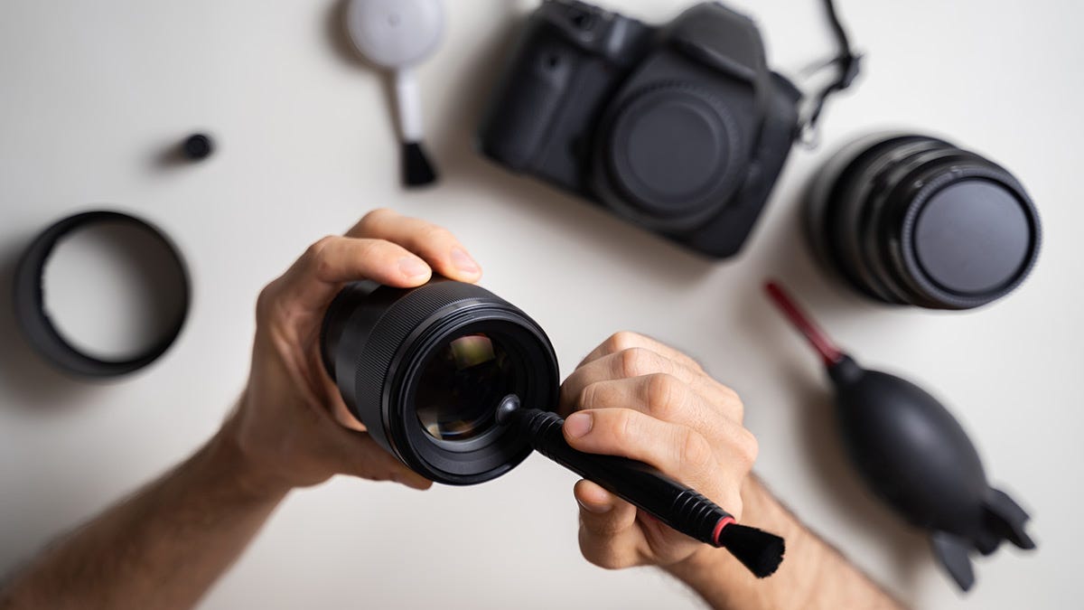 verhaal Bejaarden helper How To Clean Camera Lenses [Camera Lens Cleaning Guide] - 42West