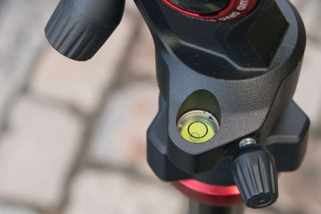 lightweight travel tripod levelling indicator