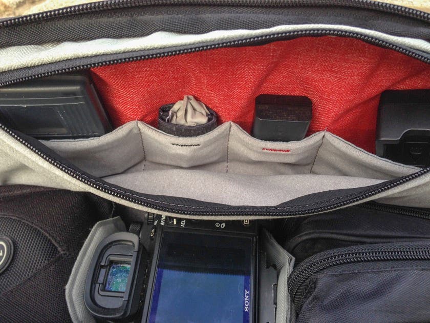 peak design sling bag inside compartments