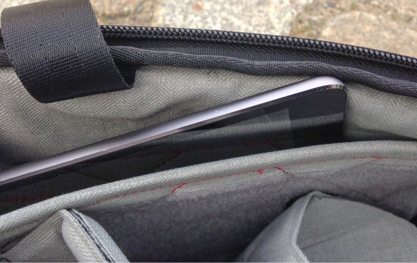 peak design sling bag inside compartments