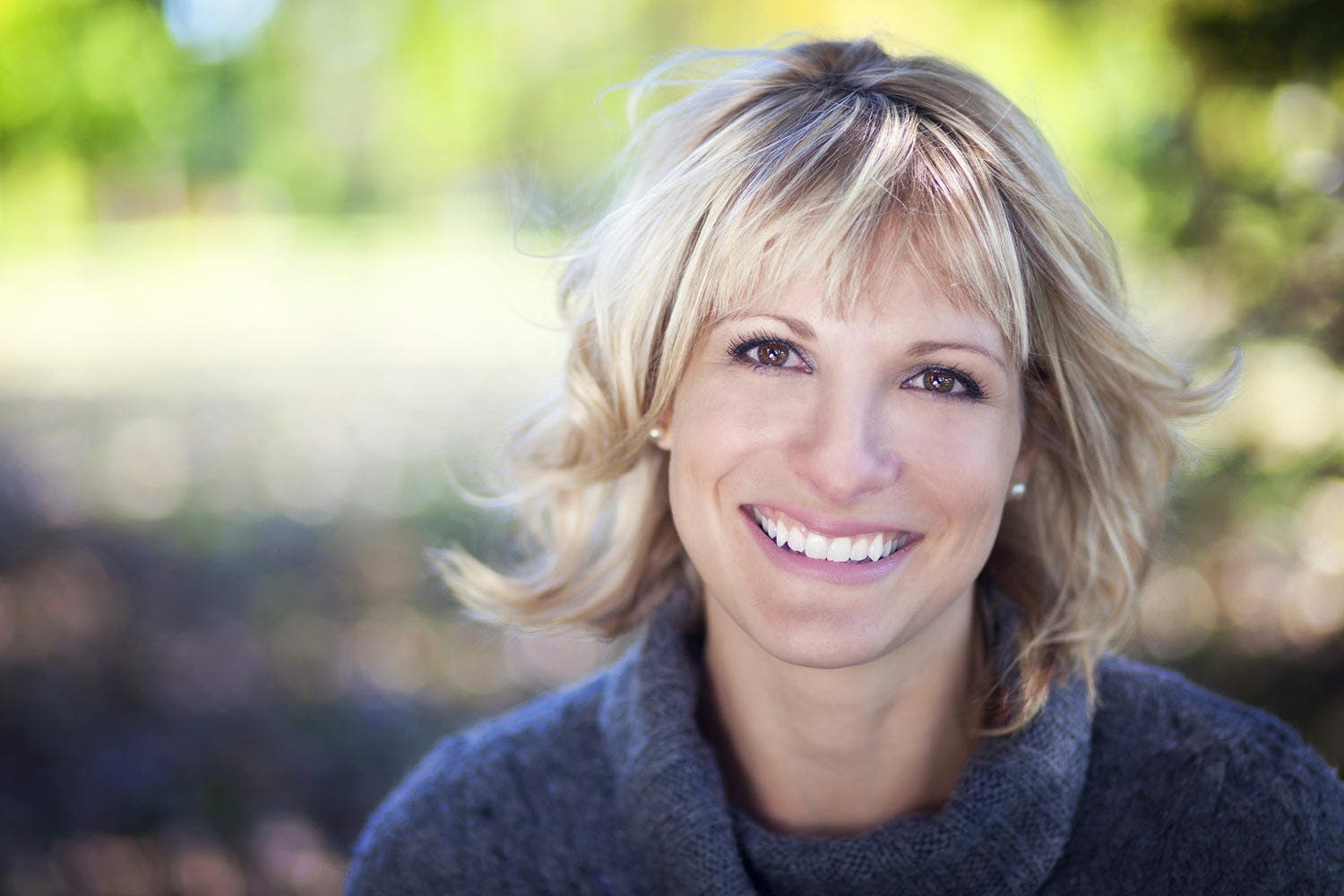 portrait of female model with blurring effects using photoshop