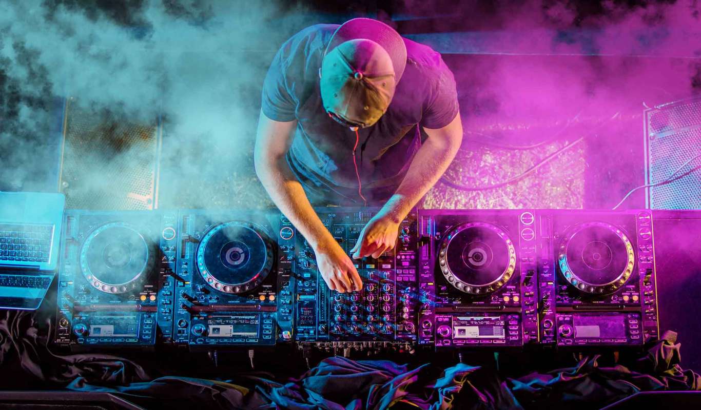 DJ Equipment Guide: How to Build a Beginner DJ Setup - ALC