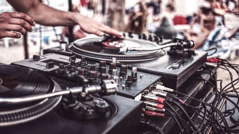 dj turntables
