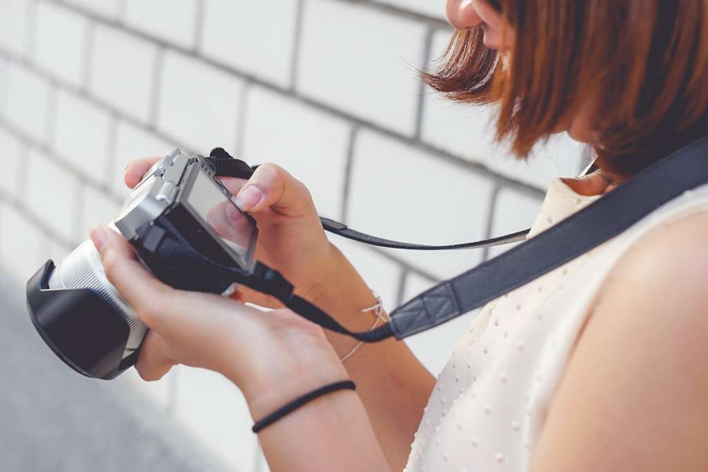 photographer viewfinder camera