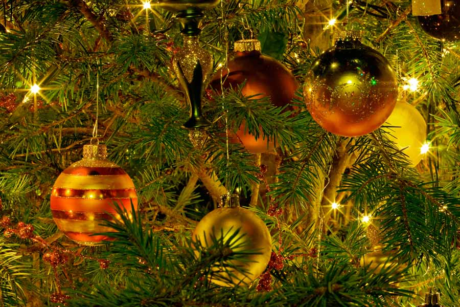 Christmas tree decorations and lights with Starburst effect