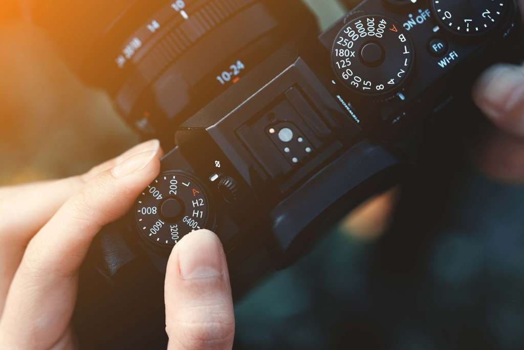 FAQ What Is a Mirrorless Camera? 42West