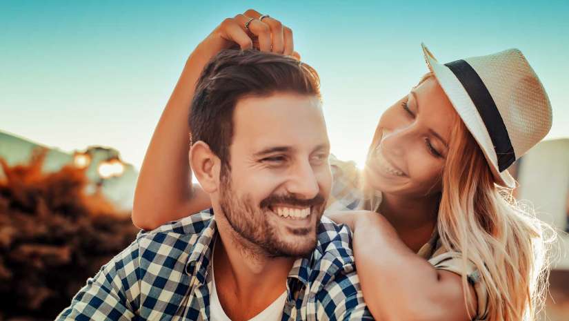 love photos of happy couple outdoors
