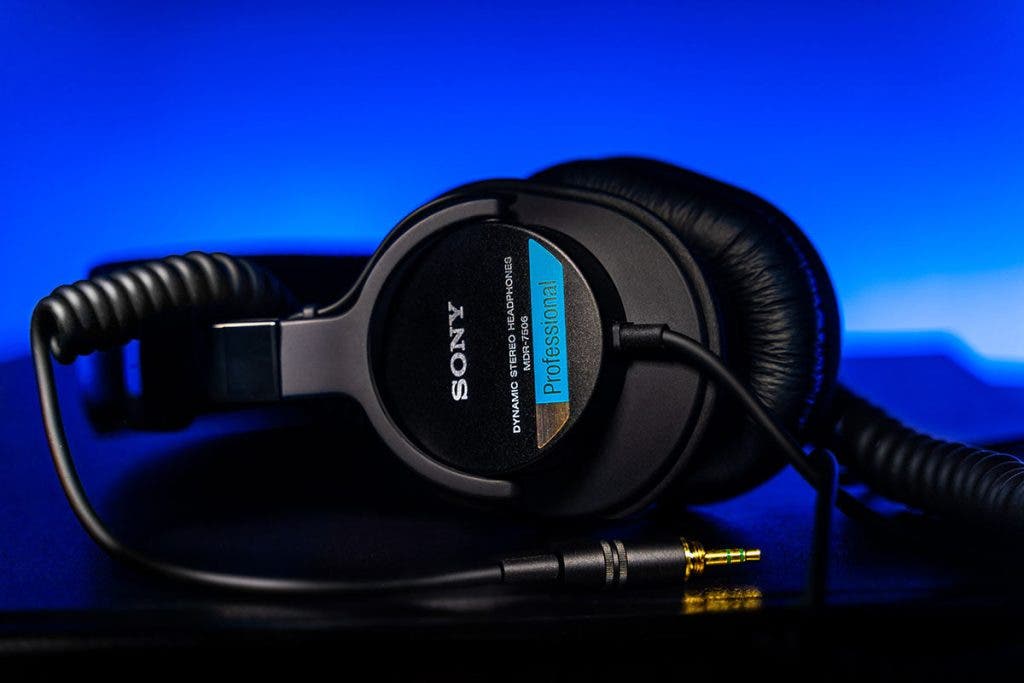 sony mdr-7506 headsphones on table