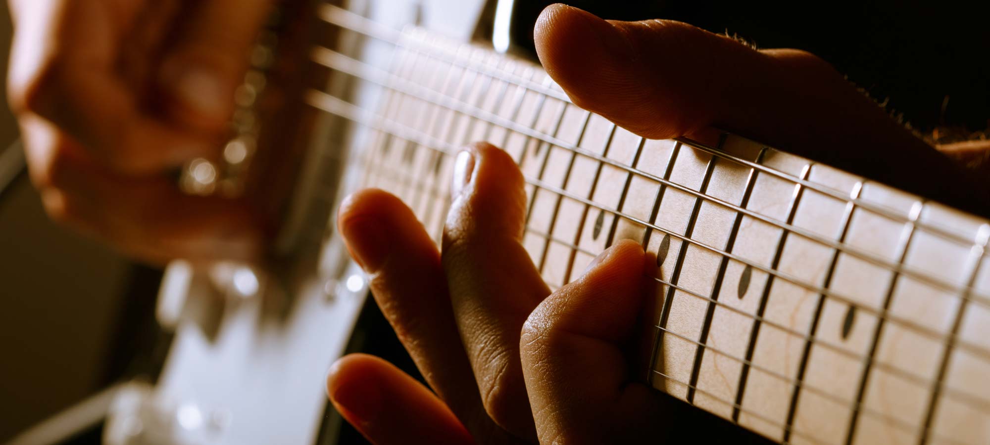 guitar playing stratocaster fingers on fretboard