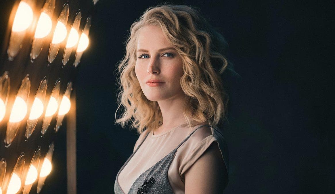 female model with lights modeling portfolio