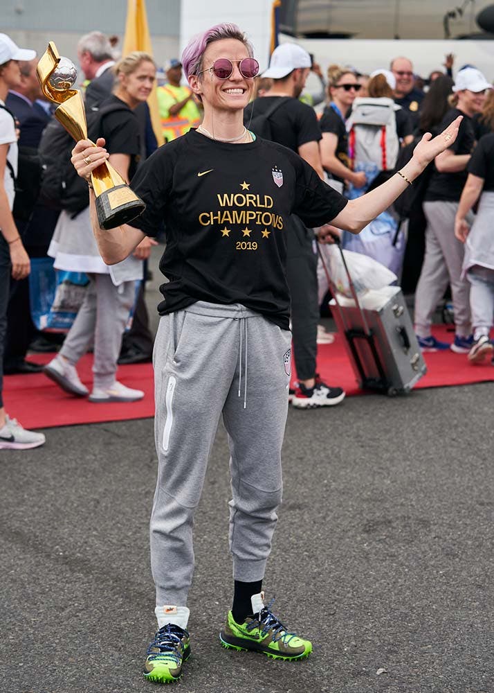 uswnt arrival newark airport fifa world cup