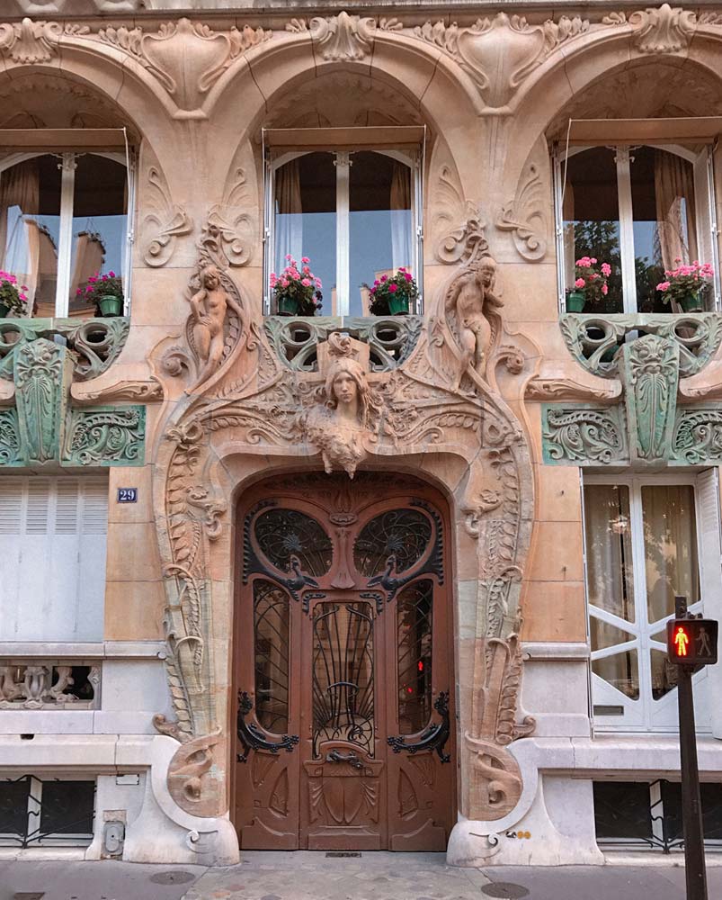 29 Avenue Rapp paris Nastasia Yakoub/Dame Traveler