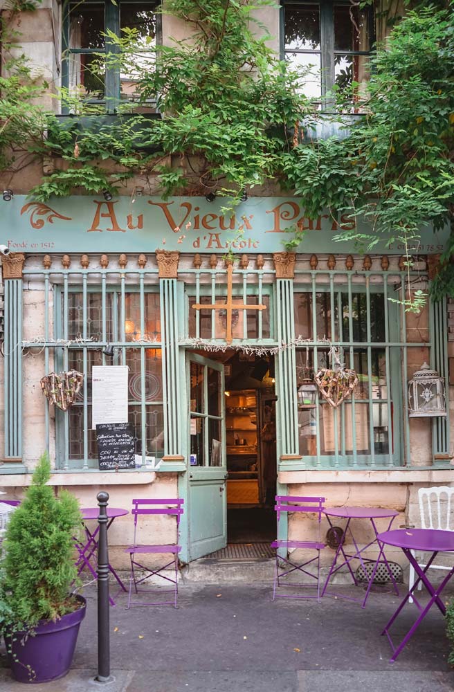 Au Vieux Paris d'Arcole paris Nastasia Yakoub/Dame Traveler