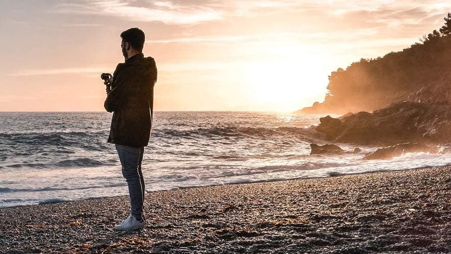travel vlogger