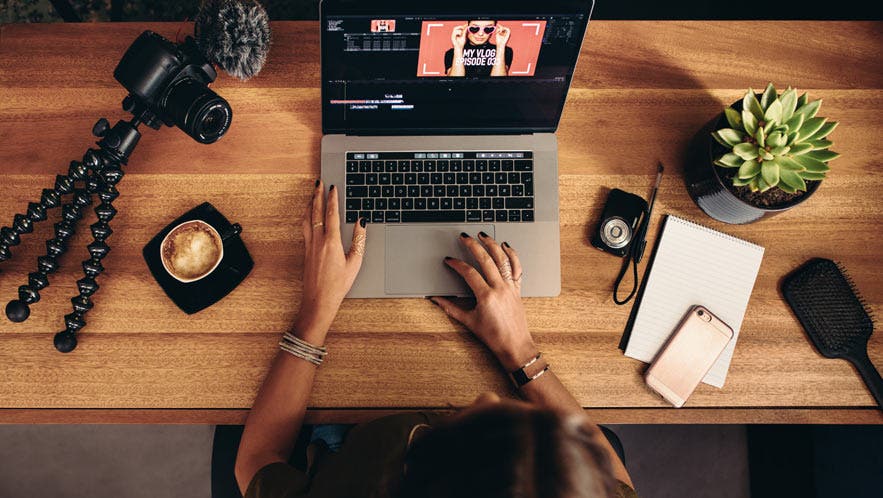 vlogger vlog accessories tripod microphone computer