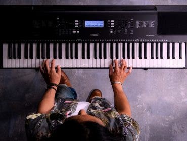 Yamaha PSR-EW310 76-Key Portable Keyboard