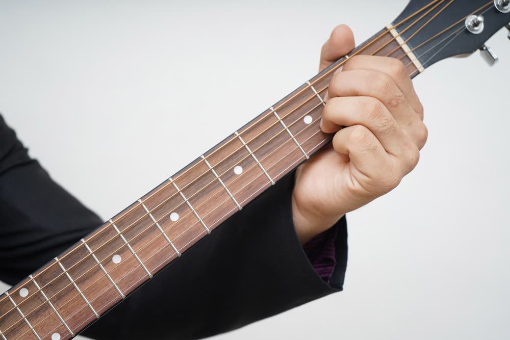 How to Use a Guitar Slide: Lesson with TAB - Guitar Gear Finder