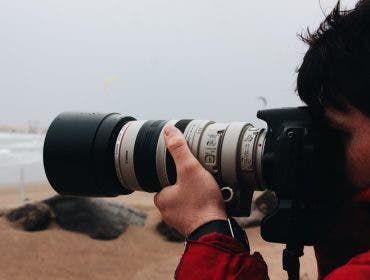 canon telephoto lens photographer
