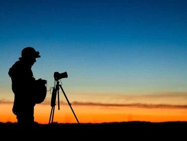 Professional Photographers use mirrorless cameras to shoot. beautiful sunset