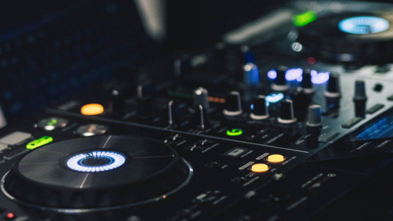 DJ Equipment How to Build a DJ Setup