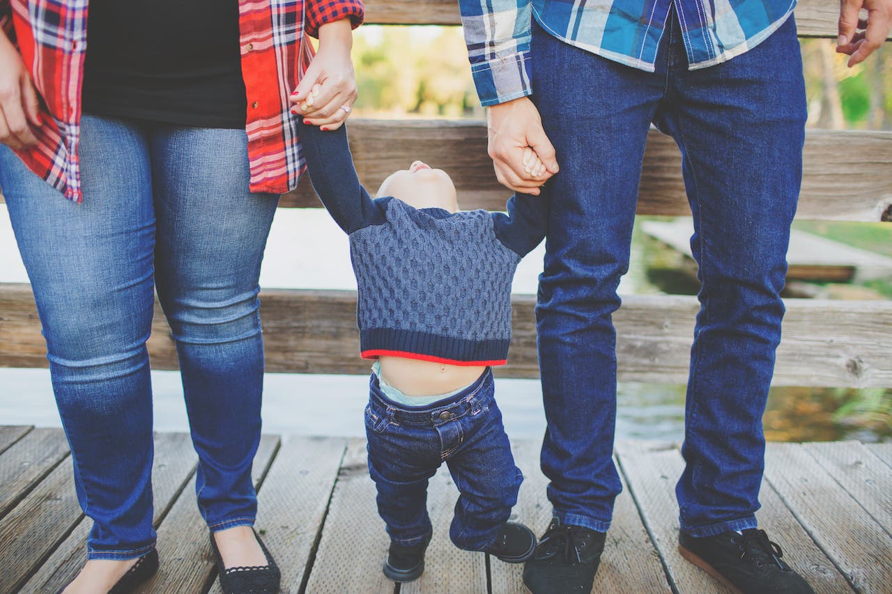 kid suffers meltdown during photo shoot in kids photography ideas for creative photos