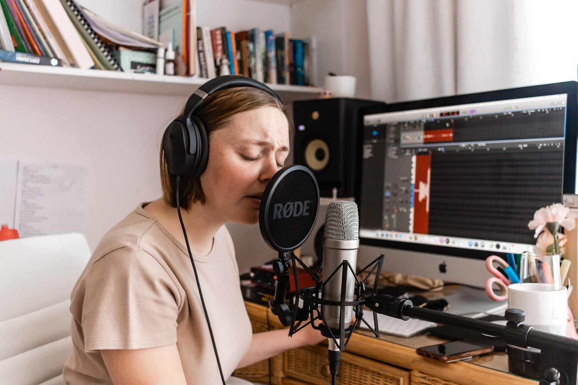 Podcast Studio Setup: The Complete Guide To Setting Up Your Home Studio :  Rob Cressy