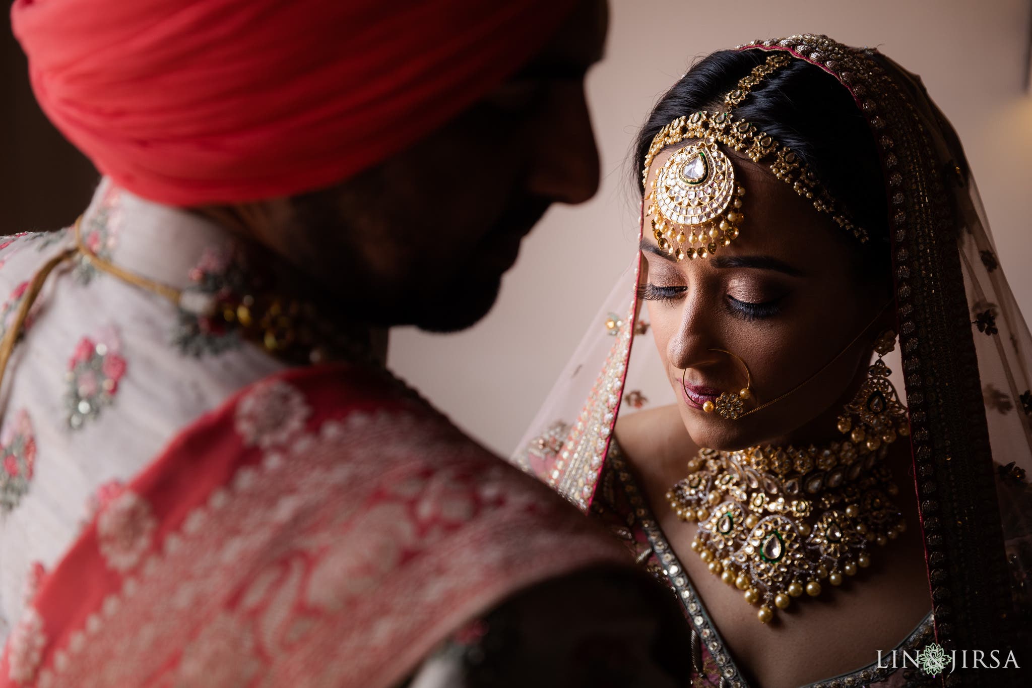 Funny Couple Poses For A Memorable Wedding in 2020