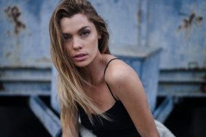 5 Female Model Poses Every Photographer Should Know - Adorama