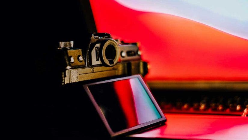 Mirrorless Camera reflecting red