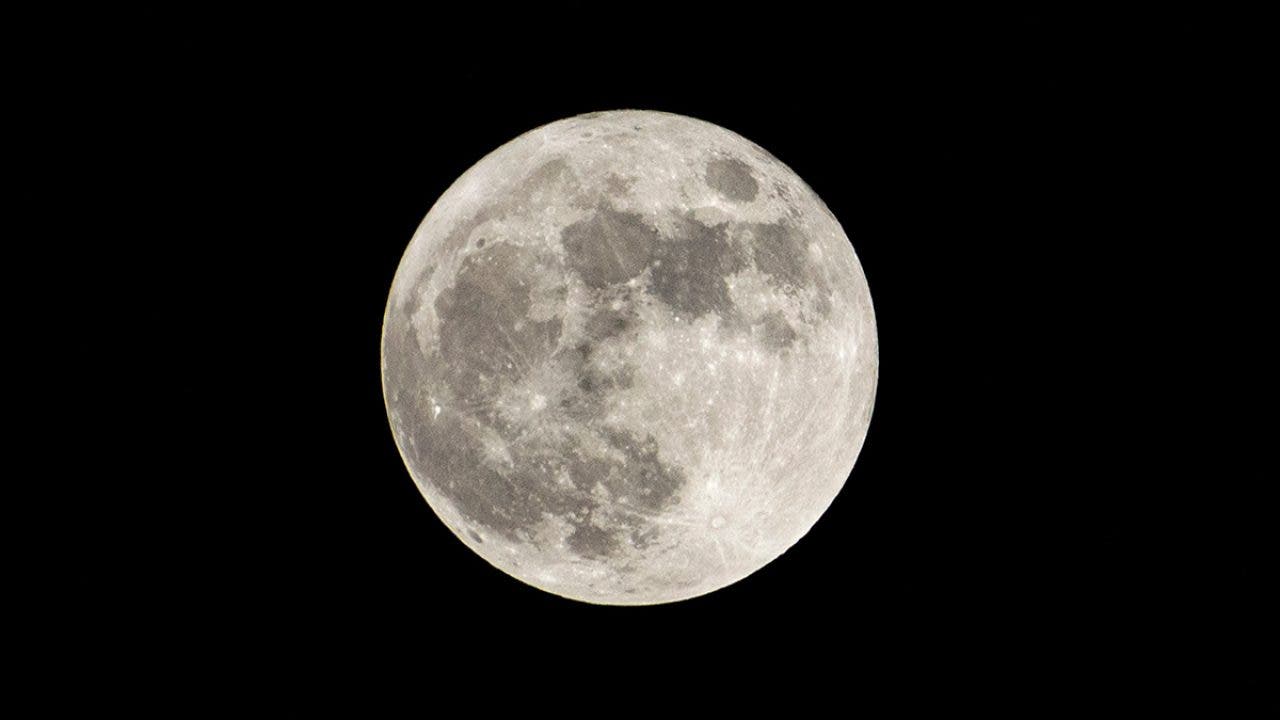 mobile lens for moon photography