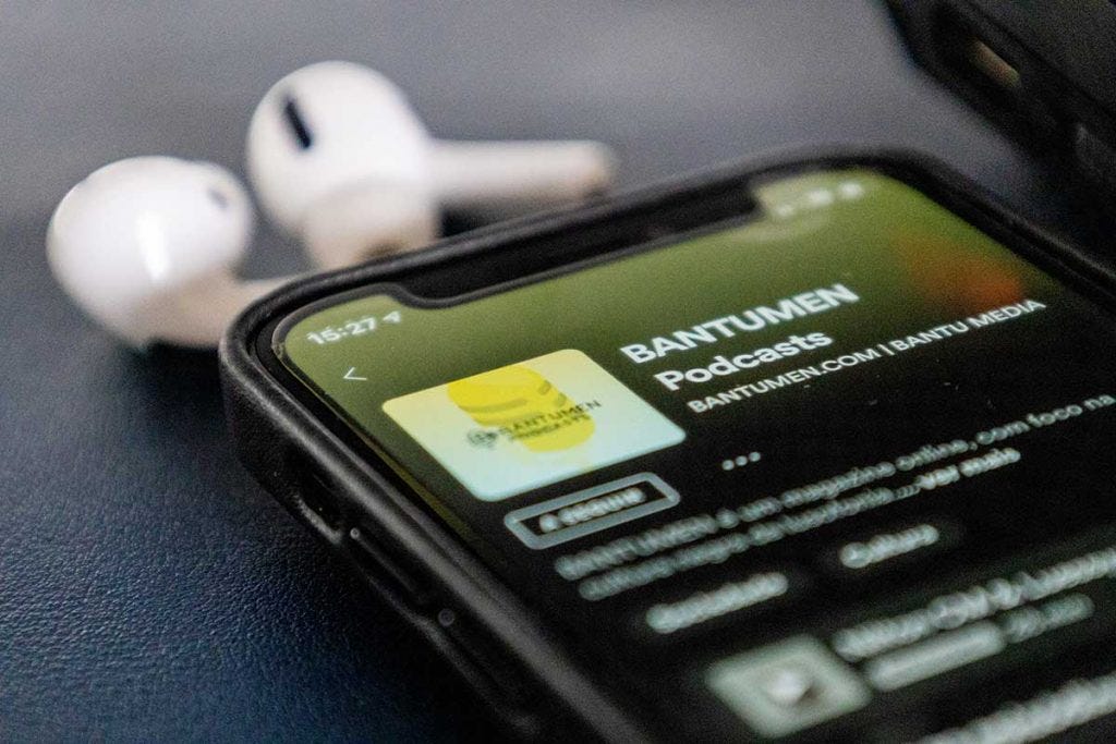 spotify podcasting app on iphone