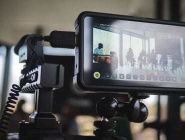 camera with atomos external camera screen