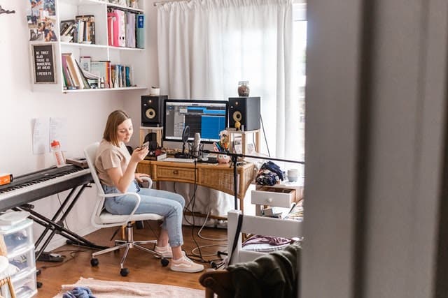 Exploring GarageBand’s workspace