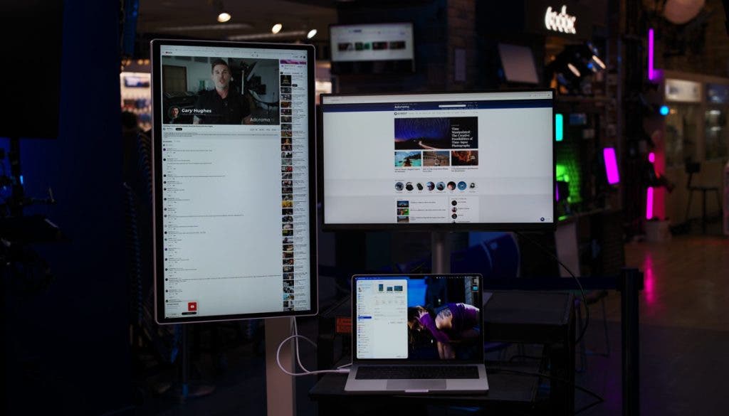 Dual monitors and a MacBook Pro
