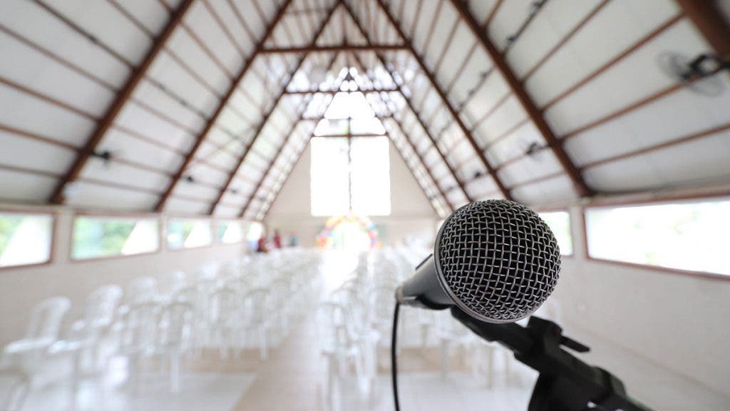 microphone church performance
